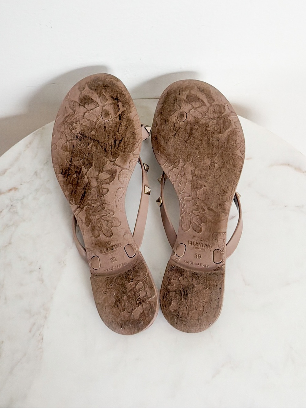 Valentino Garavani Rockstud Flat Thong Rubber Slippers Sandals Poudre Size 9 39 - Picture 13 of 13
